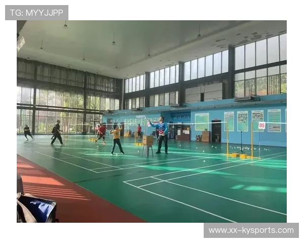 羽毛球赛事设置青少年教练见习岗位培养未来教练员，高校羽毛球教练员培训